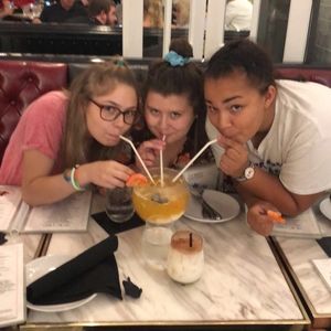 Meet your Posher, Domi